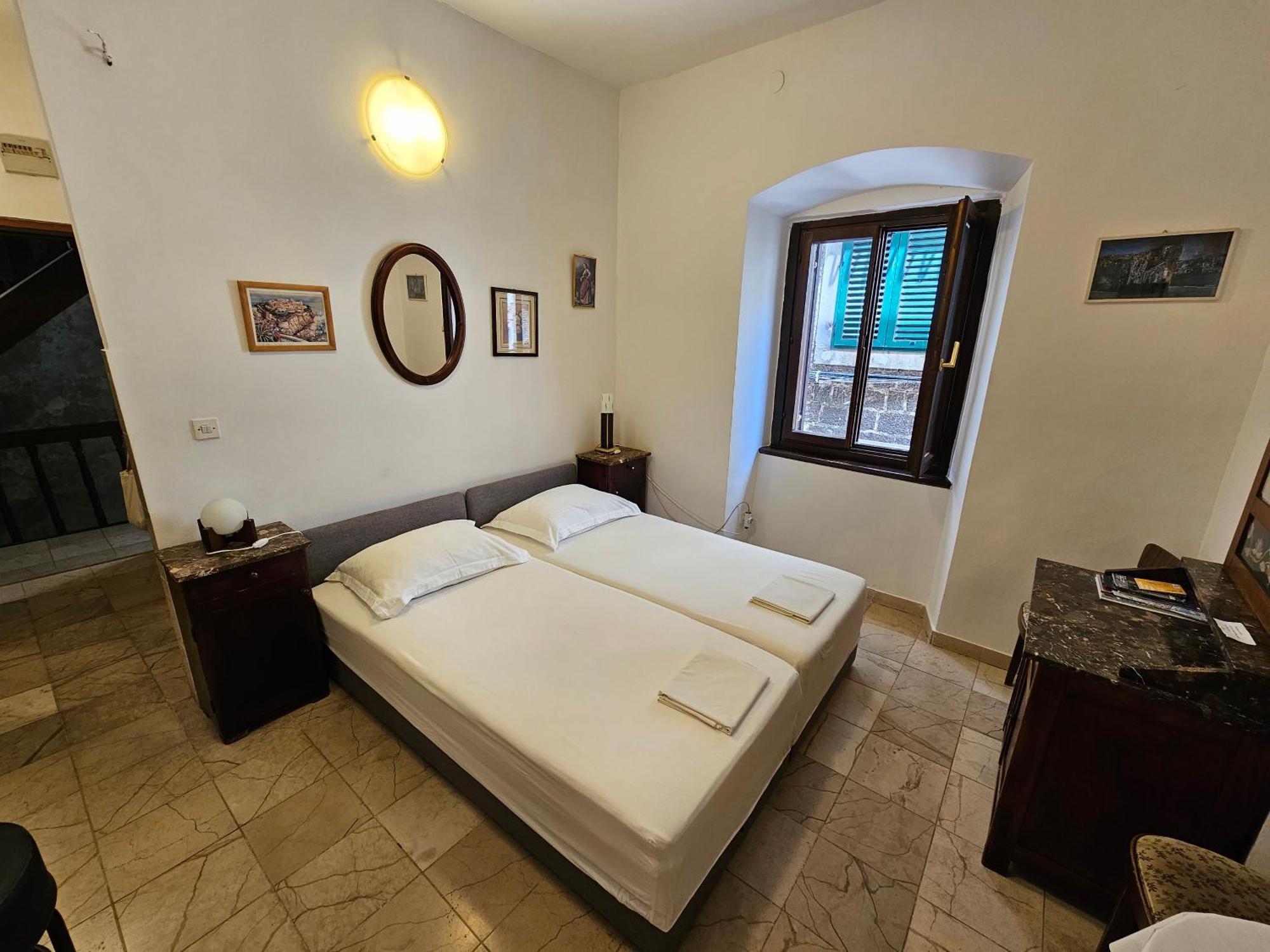 Center Room D16 In The Ancient Roman Palace สปลิท ภายนอก รูปภาพ
